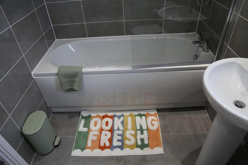 Luxury Ground Floor 2 Bedroom Apartment Free Wifi & Parking Sheffield Luaran gambar